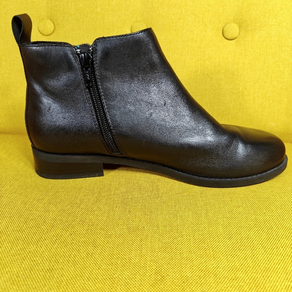 VIONIC Nadelle Chelsea Ankle Black Leather Comfort Booties Women's Shoe Size 7.5 - Picture 2 of 11